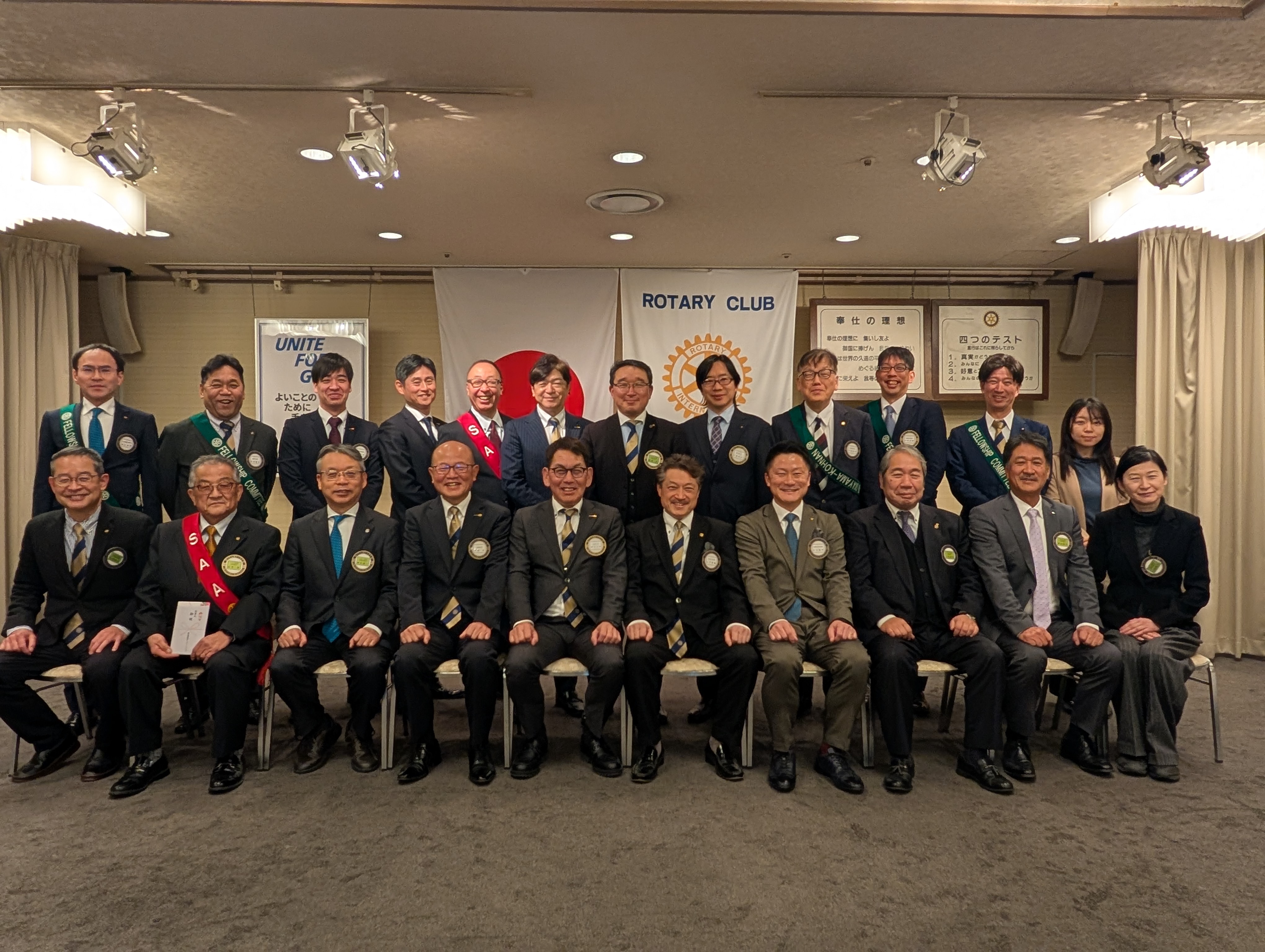 岡山岡南ロータリークラブ メンバー集合写真